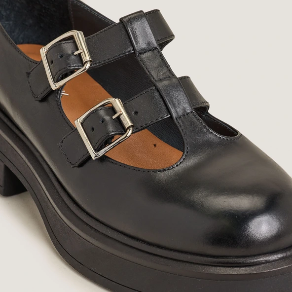 Platform Mary Janes with double straps in black leather | DURSULA