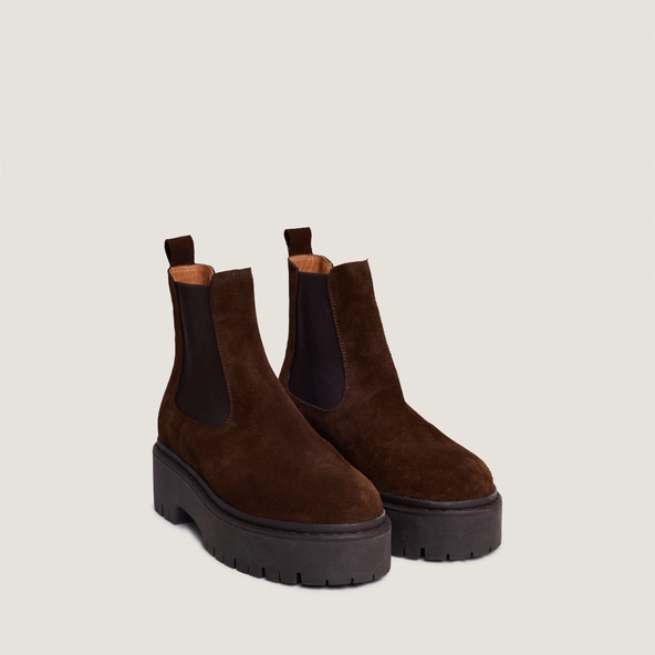Platform boots with round toes in brown suede | RAVIE