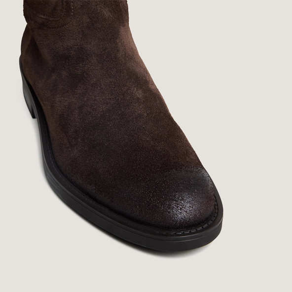 Boots with round toes in dark brown suede | CATHY