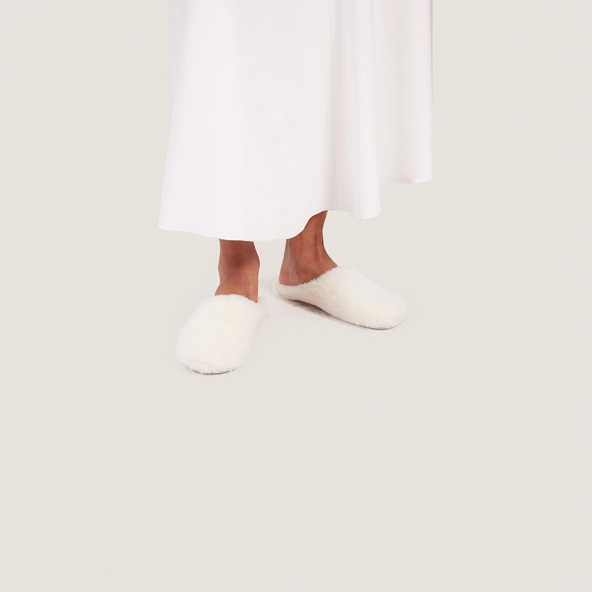 Slippers in ecru fluffy fabric | JUDE