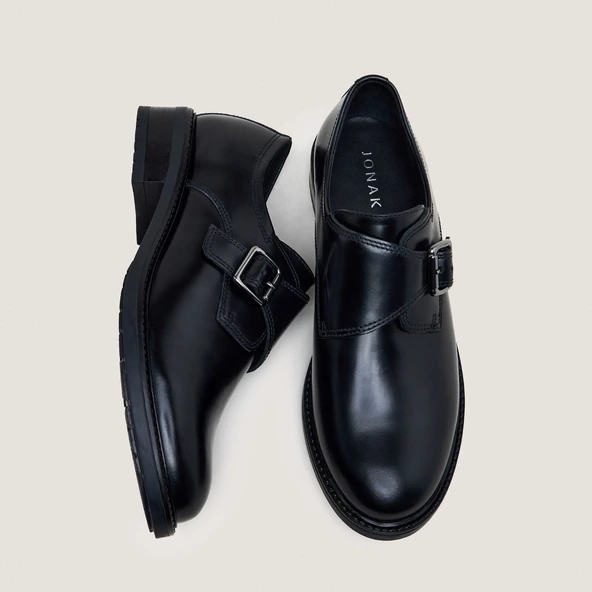 Buckle derbies in glazed black leather | ATLANTIS