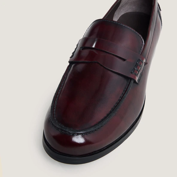 Round-toe loafers in burgundy patinated leather | ALBIN