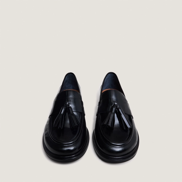 Loafers with tassels in black leather | DAMANDE