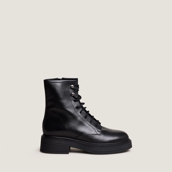 Lace-up boots in black leather | DOSCAR