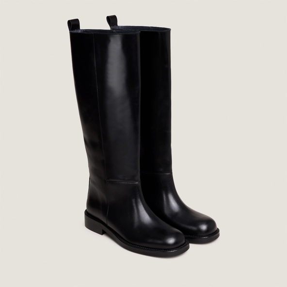 Tall boots with square toes in black leather | DAMEL