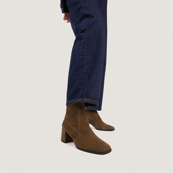Oval-toe ankle boots in khaki suede | ARGENTAT