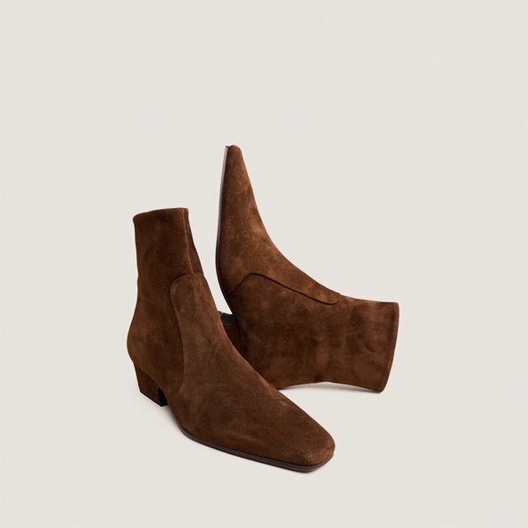 Pointed-toe ankle boots in brown suede | DOMAINE