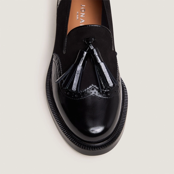 Tassel loafers in black shiny leather and black suede | DARTHUR