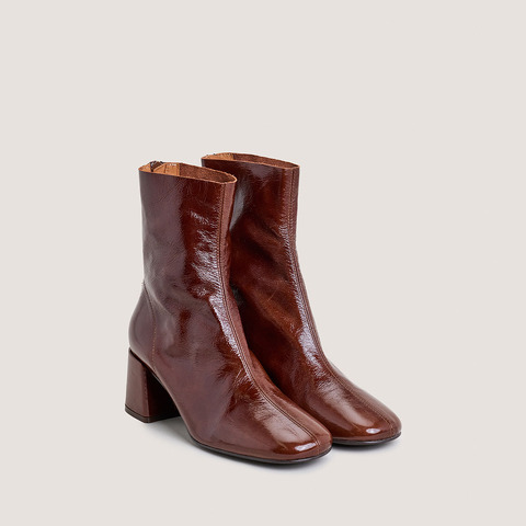 Ankle boots with back zippers brown