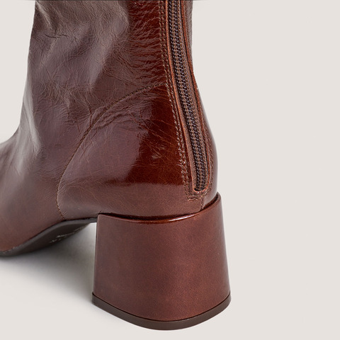 Ankle boots with back zippers brown