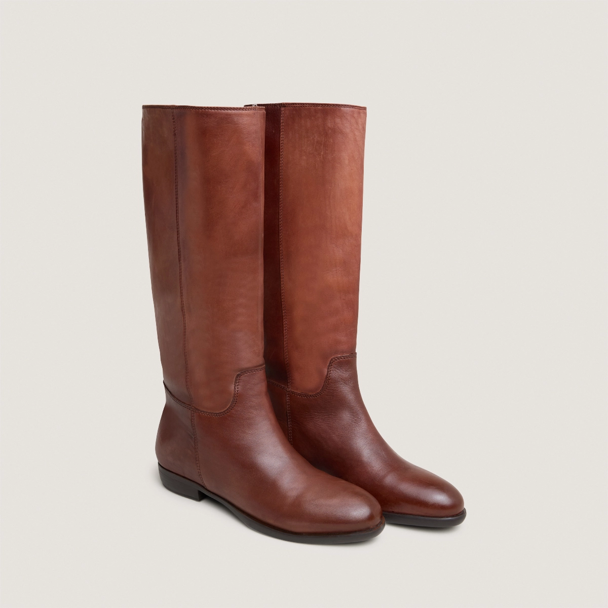 Flat boots in cognac patinated leather | 1137