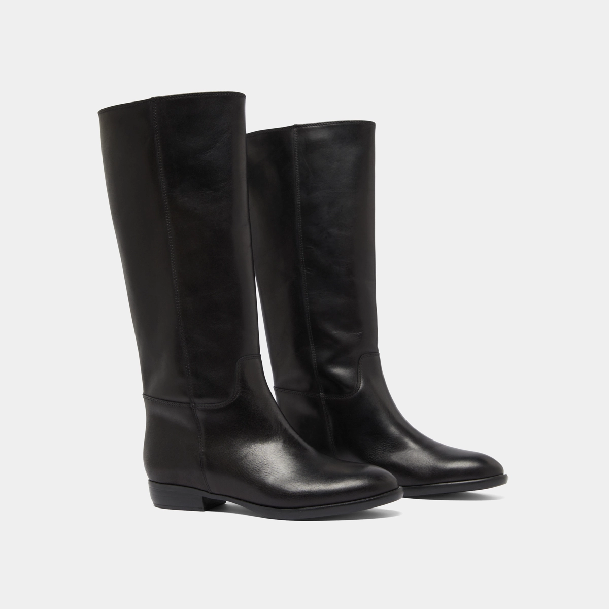 Flat boots in black leather | 1137