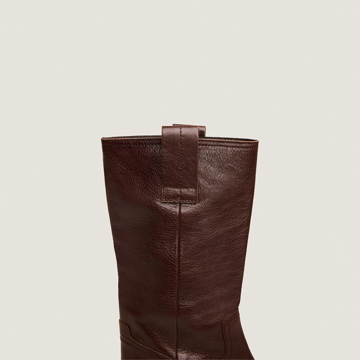 Round-toe boots in brown grained leather | BICHETTE