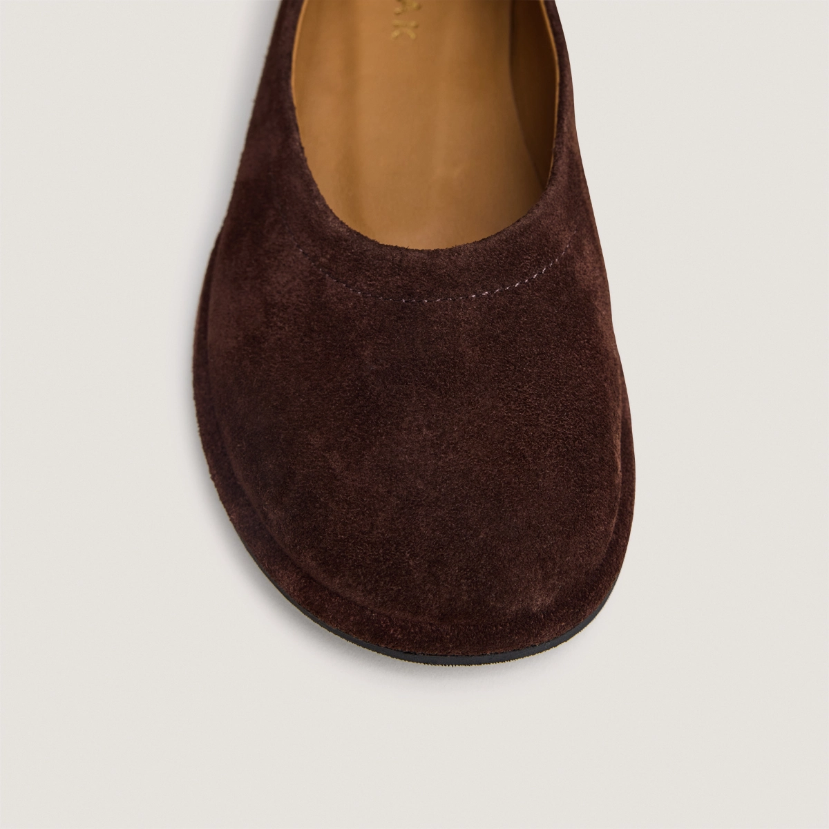 Round-toe ballet flats in brown suede | JANICE