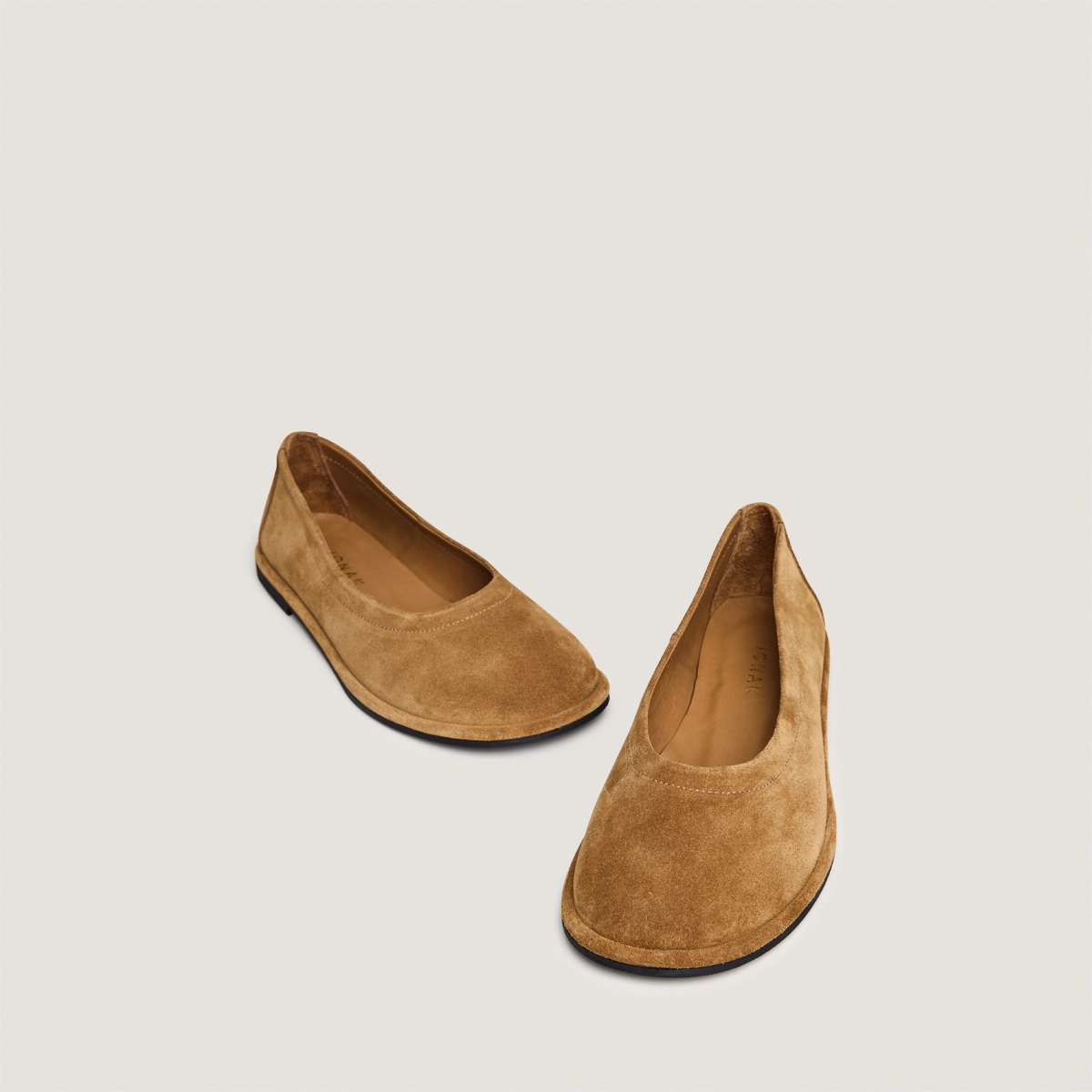Round-toe ballet flats in tobacco suede | JANICE