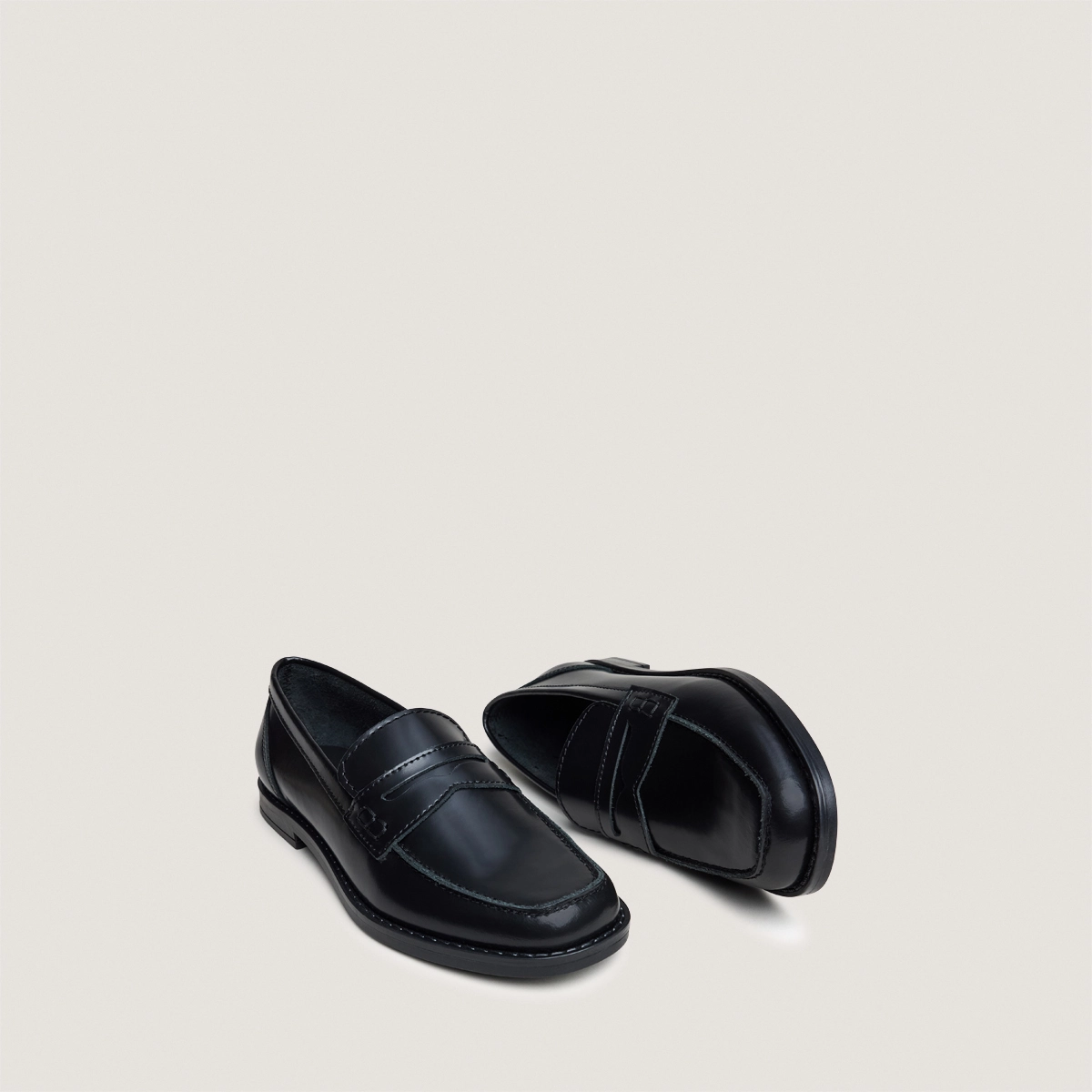 Square-toe loafers in black glossy leather | NAOMIE