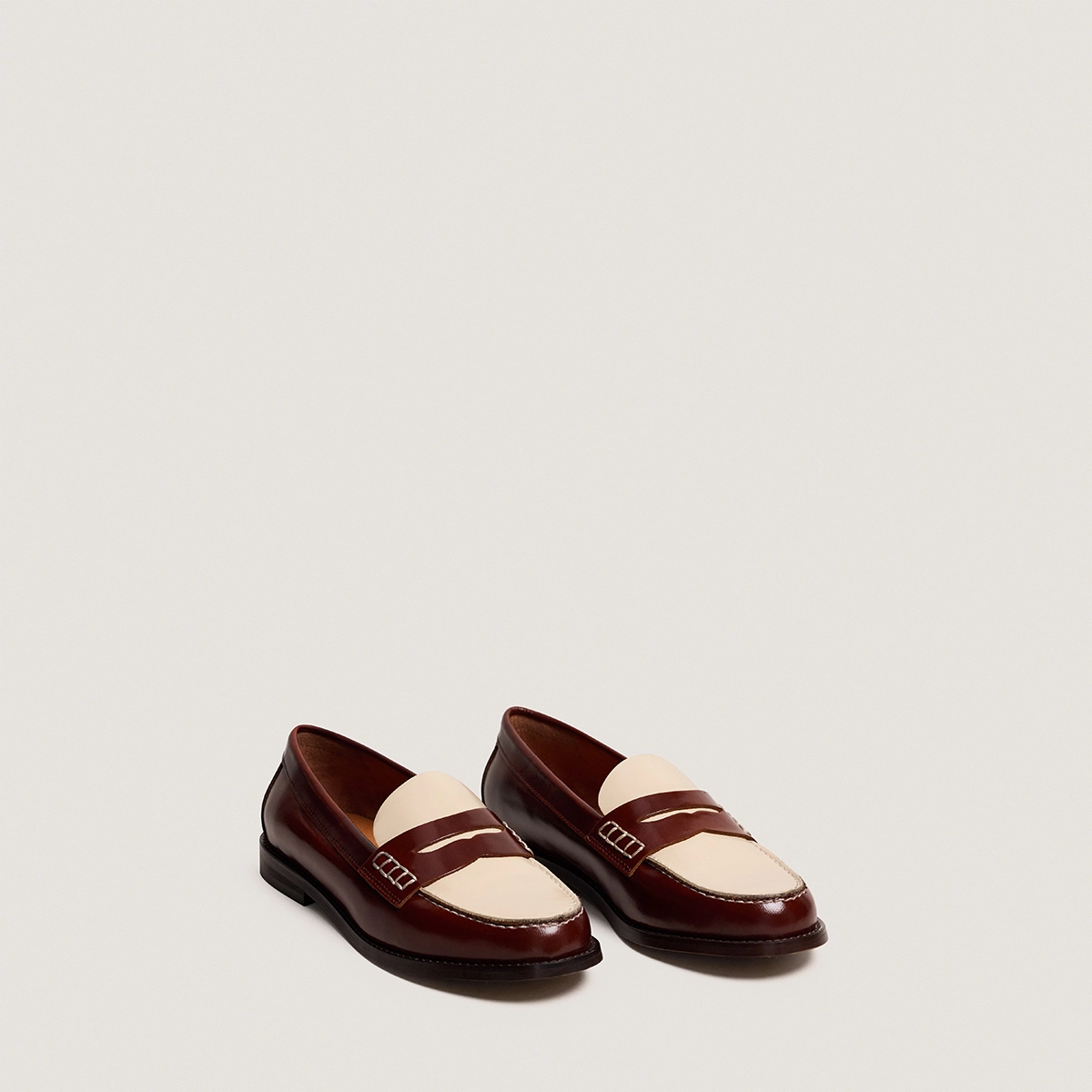 Loafers with pinched platform soles in brown and ecru glossy leather | AUDELYA