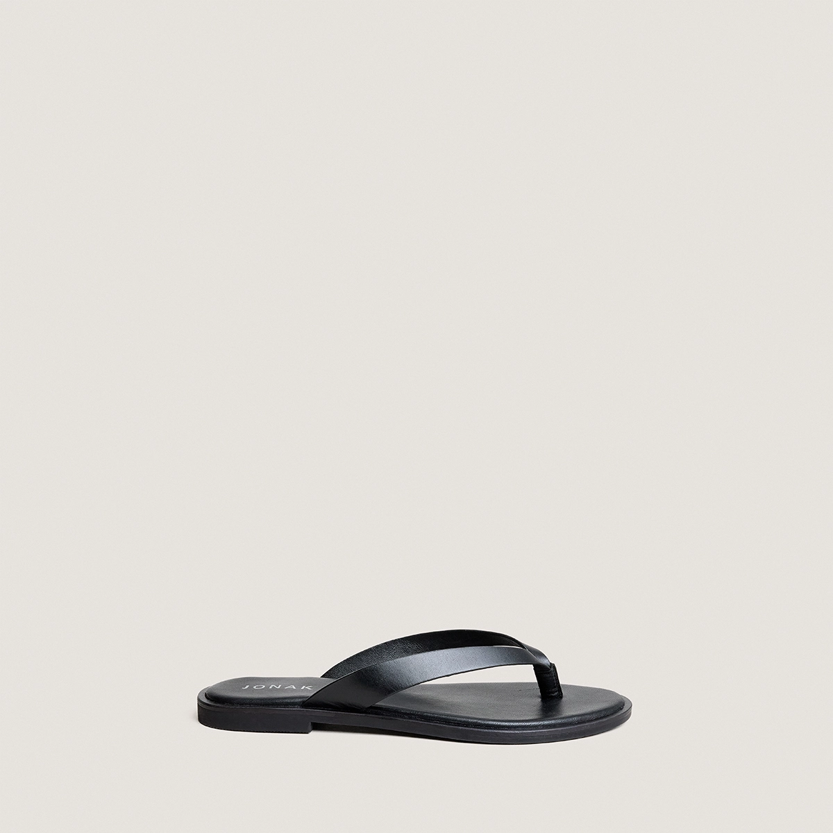 Thong sandals in black leather | WITTY
