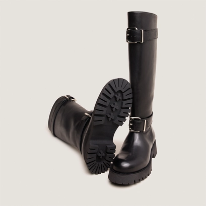 Slouchy boots in black leather | done
