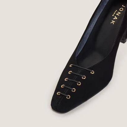Pumps with front detail in black velvet | drapy