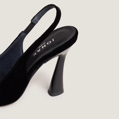 Pointed-toe slingback pumps in black velvet | dressy