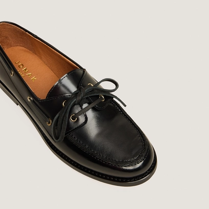 Loafers with laces in shiny black leather | aulga