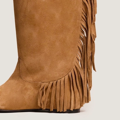 Fringed boots with round toes in dark beige suede | dalila