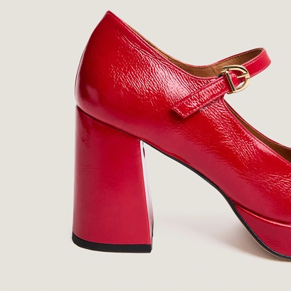 Platform mary janes with rounded toes in berry red patent crinkled leather | veritox