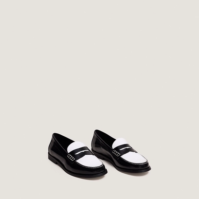 Penny loafers with a pinched platform in black and white patent leather | audelya