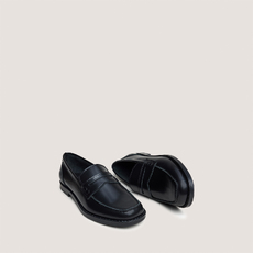 Square-toe loafers black