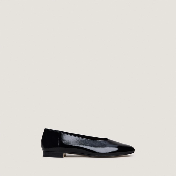 Ballet flats with low heels and rounded toes in black patent crinkled leather | NATALIA