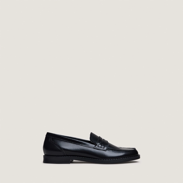 Square-toe loafers in black glossy leather | NAOMIE