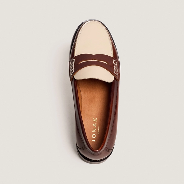 Loafers with pinched platform soles in brown and ecru glossy leather | AUDELYA