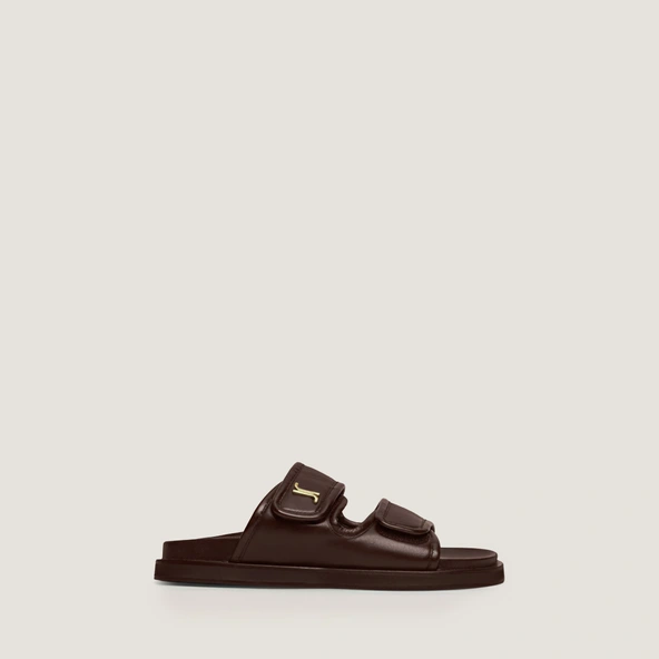 Monogrammed mules in dark brown leather | WIN