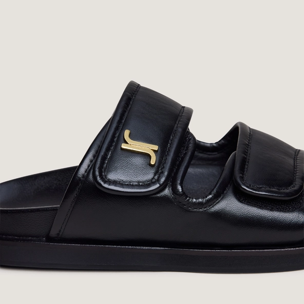 Monogrammed mules in black leather | WIN