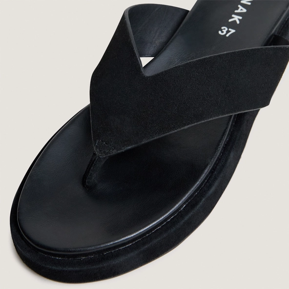 Thong sandals in black suede | WIWI