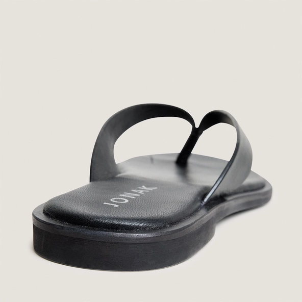 Thong sandals in black leather | WITTY