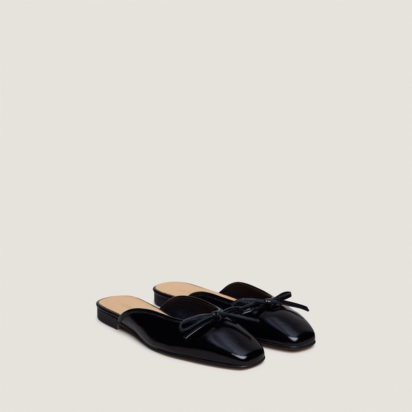 Laced mules in black pleated patent leather | NICCOLO