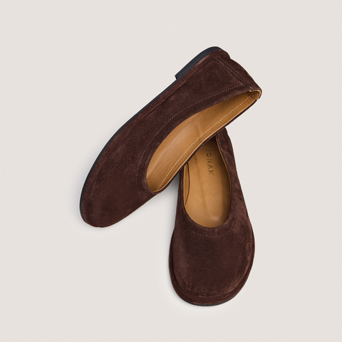 Round-toe ballet flats brown