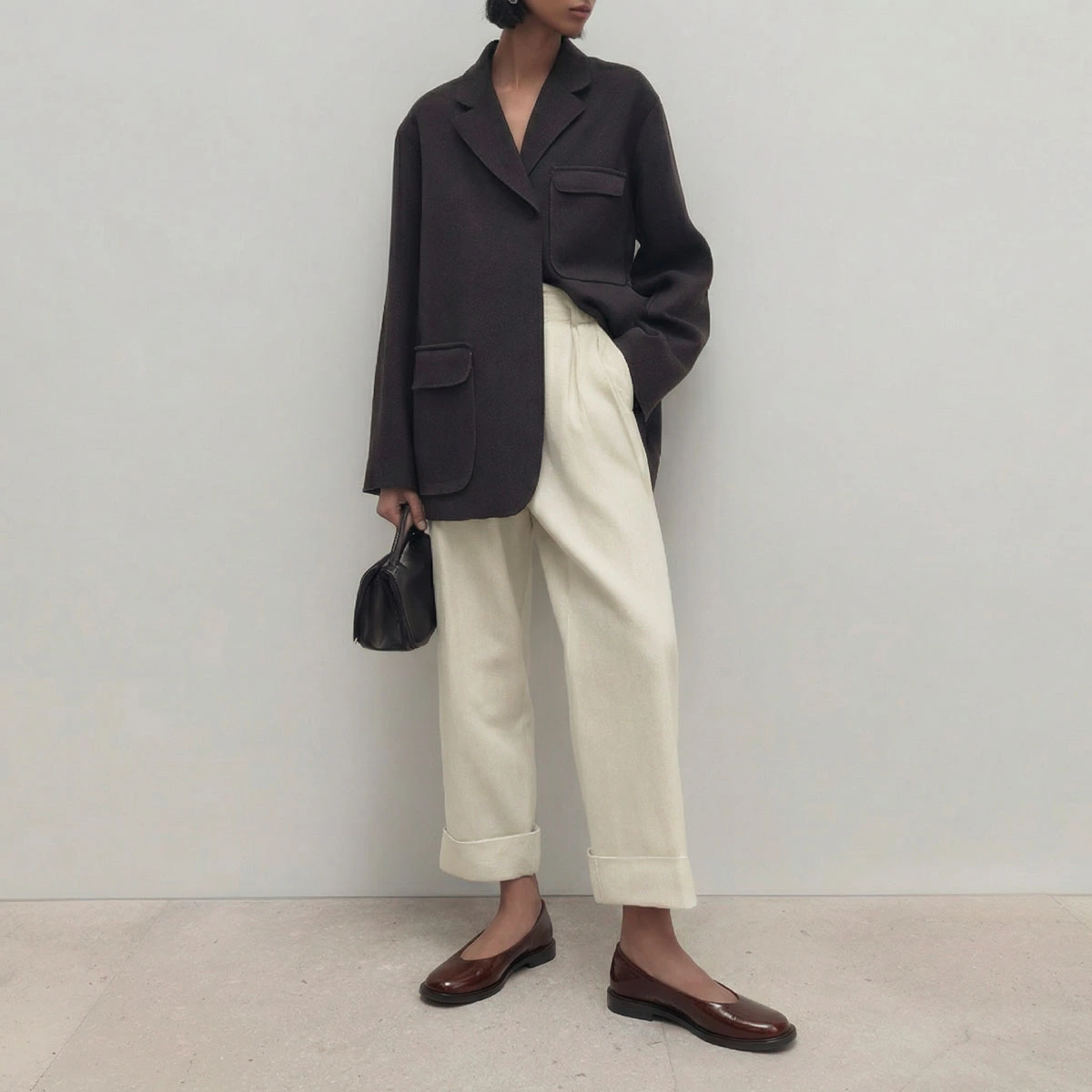 Small-heeled ballet flats with round toes in brown shiny leather | DAURELIA