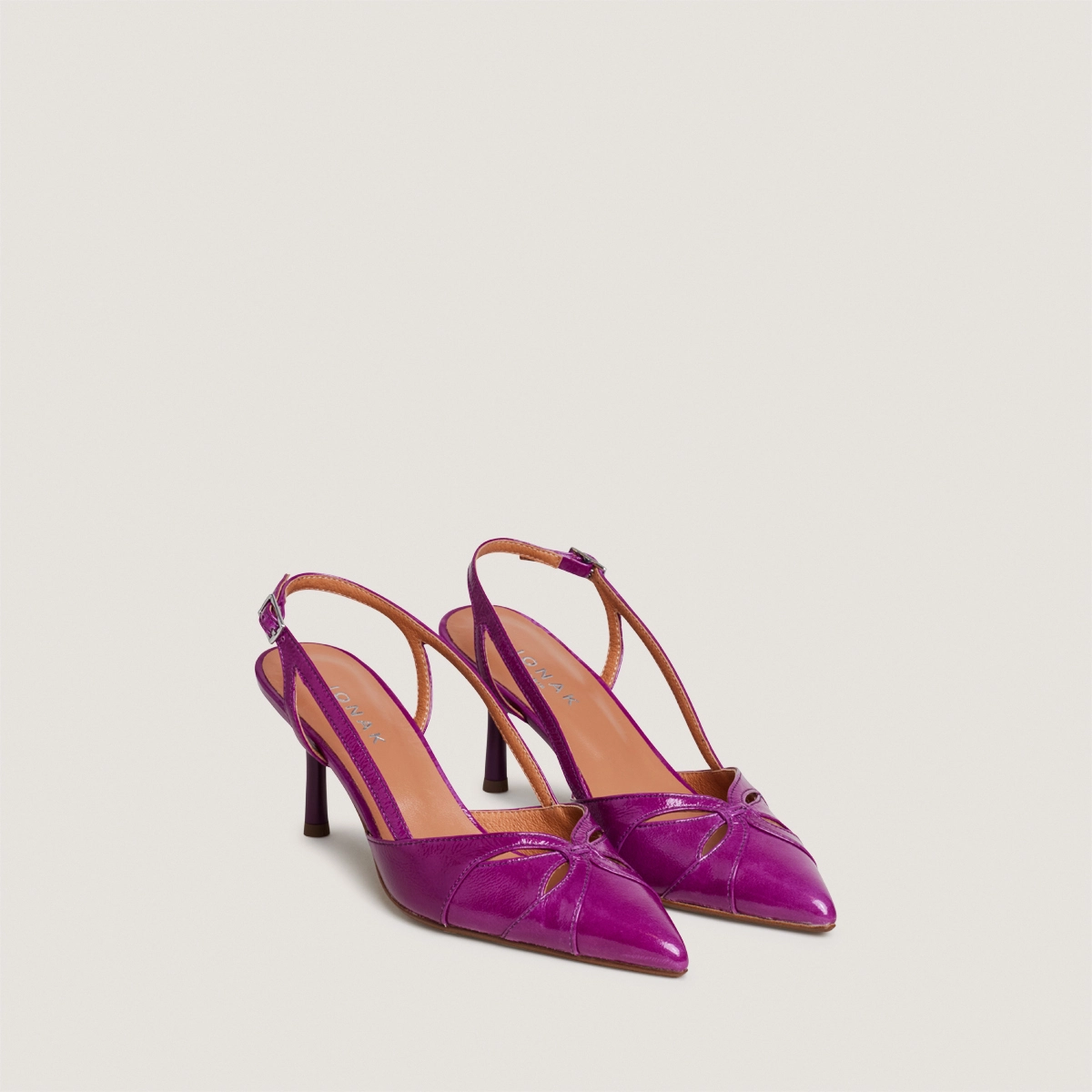 Pointed-toe slingback pumps in purple pleated patent leather | DAMOUR