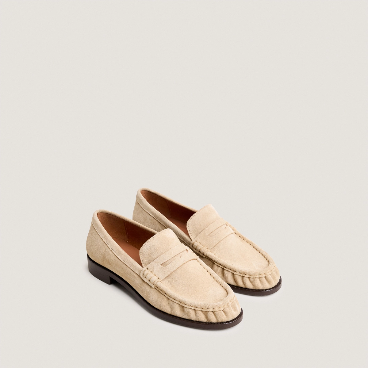 Round-toed loafers in sand split leather | DELICE