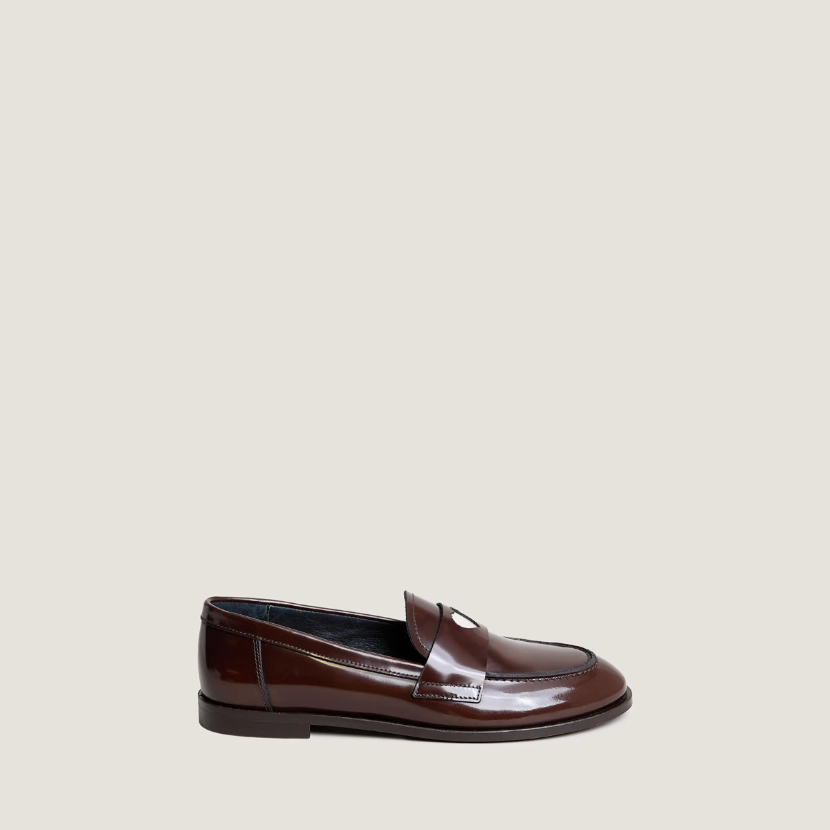Round-toed loafers with heart details in brown glazed leather | DONJUAN