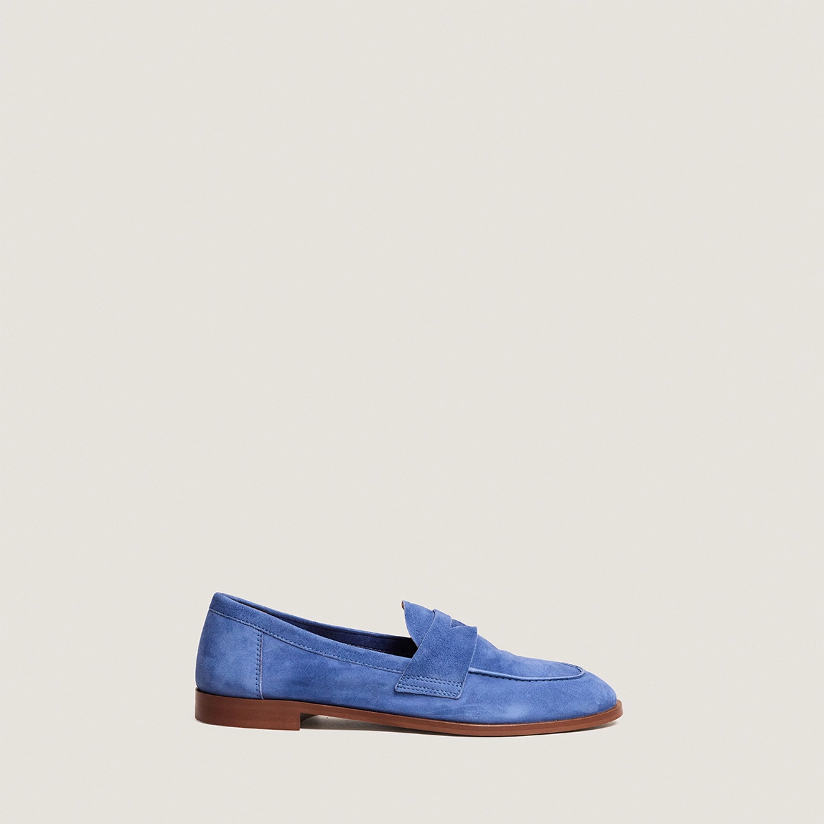 Round-toed loafers in steel blue suede | THELMA