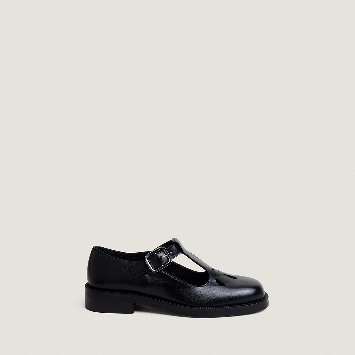 Adjustable-buckle ballet flats in black leather | DUSK