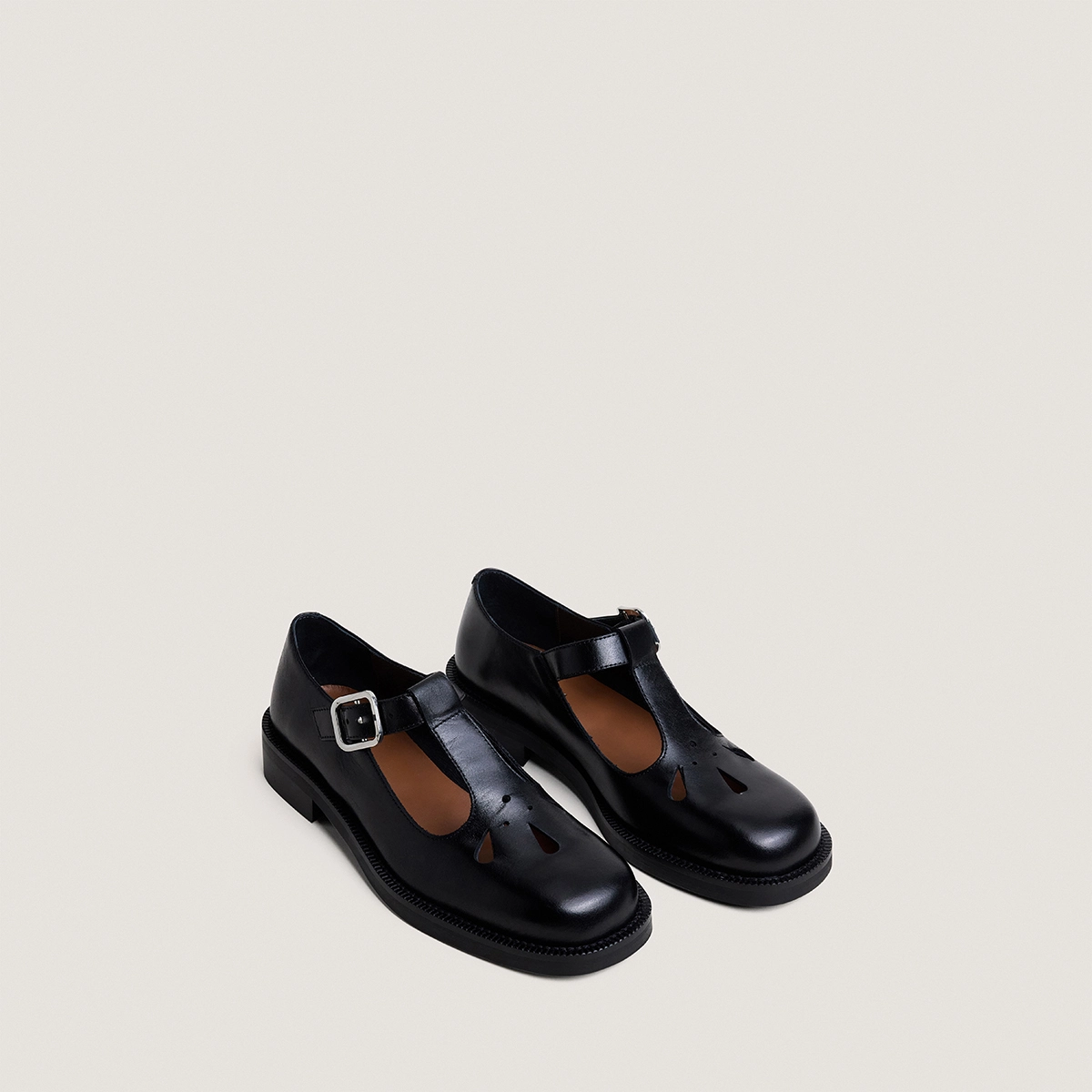 Adjustable-buckle ballet flats in black leather | DUSK