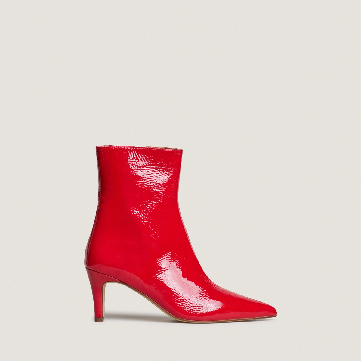 Ankle boots with slim heels in berry red pleated patent leather | DIEMINA