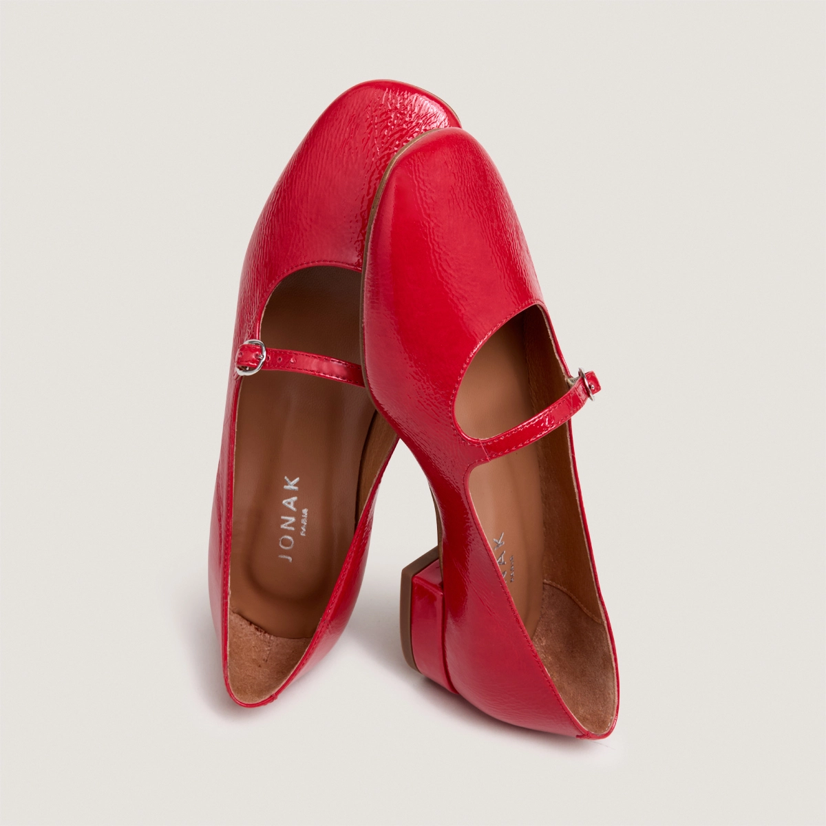 Square-toed ballet flats in berry red pleated patent leather | DIV