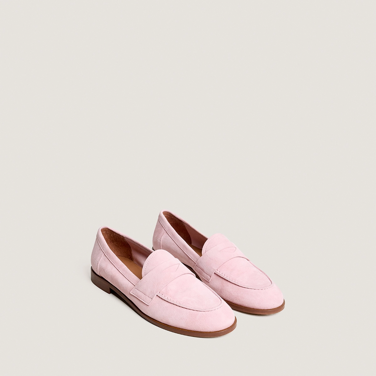 Round-toe loafers in petal pink suede | THELMA