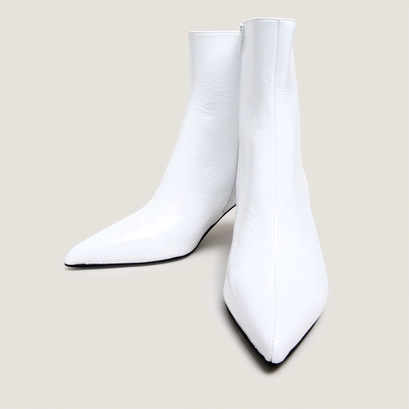 Ankle boots with slim heels in white pleated patent leather | diemina